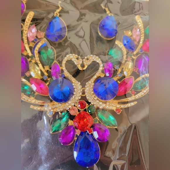 NWT Fashion Jewelry Necklace & Earrings Set - Picture 2 of 5